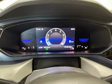 2022 Volkswagen Taos - image 18