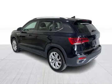 2022 Volkswagen Taos - image 12