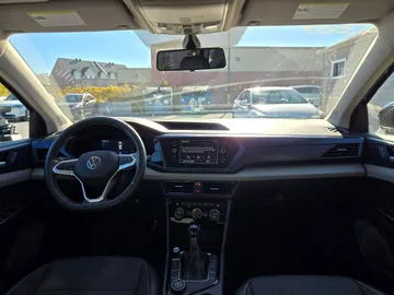 2022 Volkswagen Taos - image 9