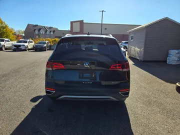 2022 Volkswagen Taos - image 4