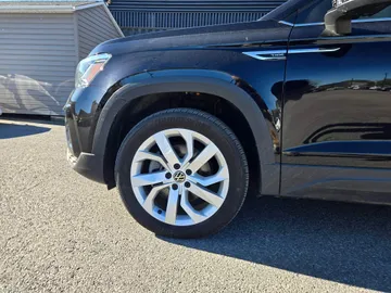 2022 Volkswagen Taos - image 7