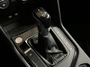 2022 Volkswagen Taos - image 27