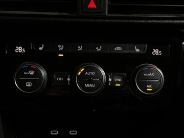 2022 Volkswagen Taos - image 23