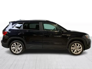 2022 Volkswagen Taos - image 2