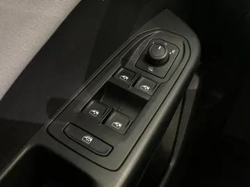 2022 Volkswagen Taos - image 25
