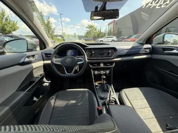 2022 Volkswagen Taos - image 9