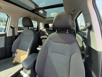 2022 Volkswagen Taos - image 8