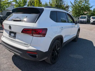 2024 Volkswagen Taos - image 3