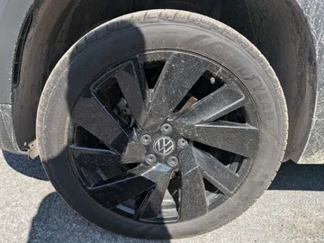 2024 Volkswagen Taos - image 7