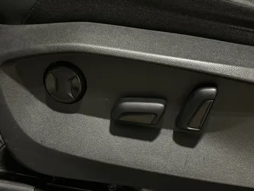 2023 Volkswagen Tiguan - image 19