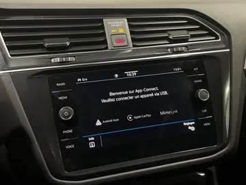 2023 Volkswagen Tiguan - image 8