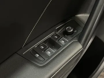 2023 Volkswagen Tiguan - image 23