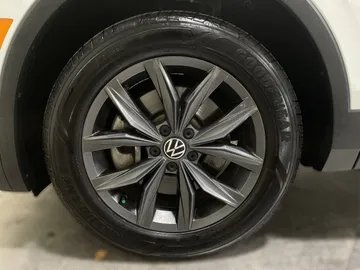 2023 Volkswagen Tiguan - image 7