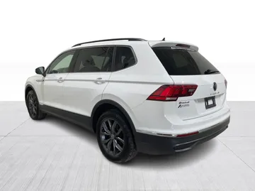 2023 Volkswagen Tiguan - image 12