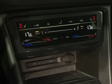 2023 Volkswagen Tiguan - image 21