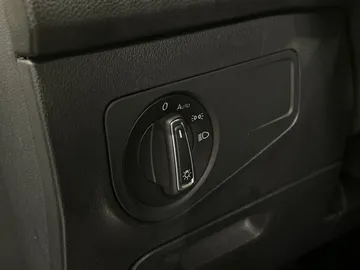 2023 Volkswagen Tiguan - image 28