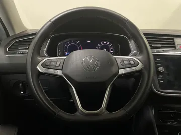 2023 Volkswagen Tiguan - image 24