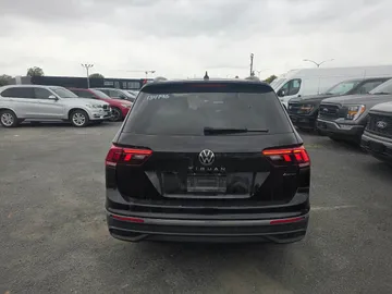 2023 Volkswagen Tiguan - image 6