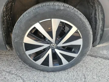 2023 Volkswagen Taos - image 7