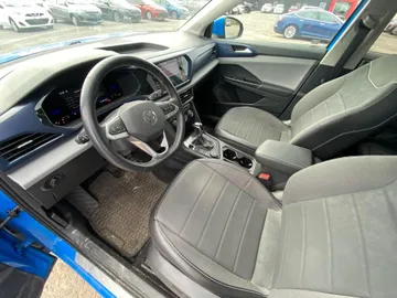 2023 Volkswagen Taos - image 7