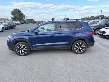 2023 Volkswagen Taos - image 3