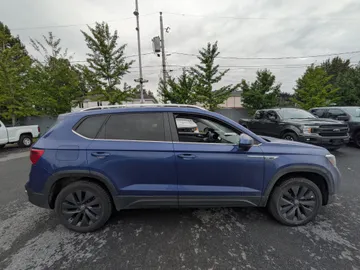 2024 Volkswagen Taos - image 4