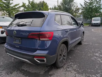2024 Volkswagen Taos - image 3