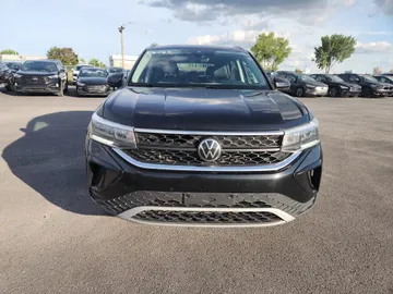 2024 Volkswagen Taos - image 2