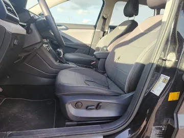 2024 Volkswagen Taos - image 8