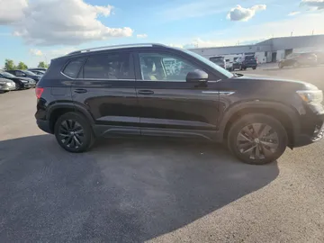 2024 Volkswagen Taos - image 4