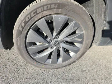2024 Volkswagen Taos - image 7