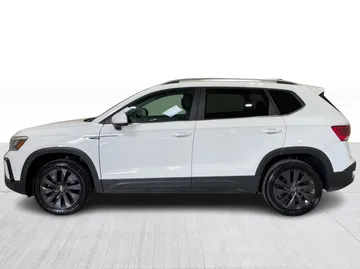 2024 Volkswagen Taos - image 10