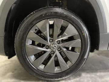 2024 Volkswagen Taos - image 6