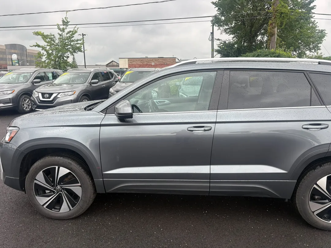 2025 Volkswagen Taos — photo 4