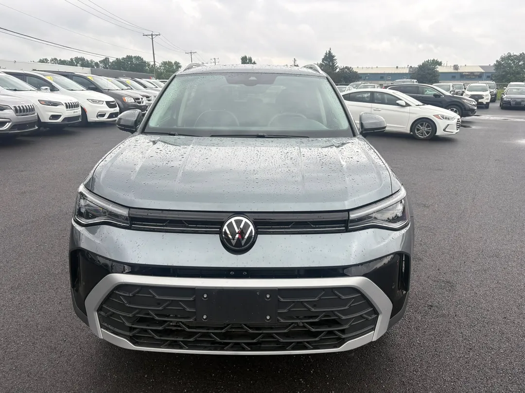 2025 Volkswagen Taos — photo 2
