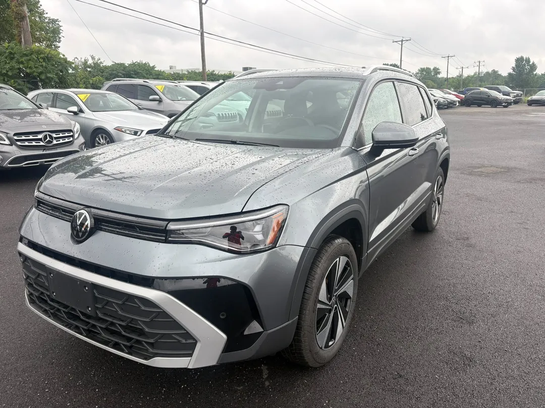 2025 Volkswagen Taos — photo 3