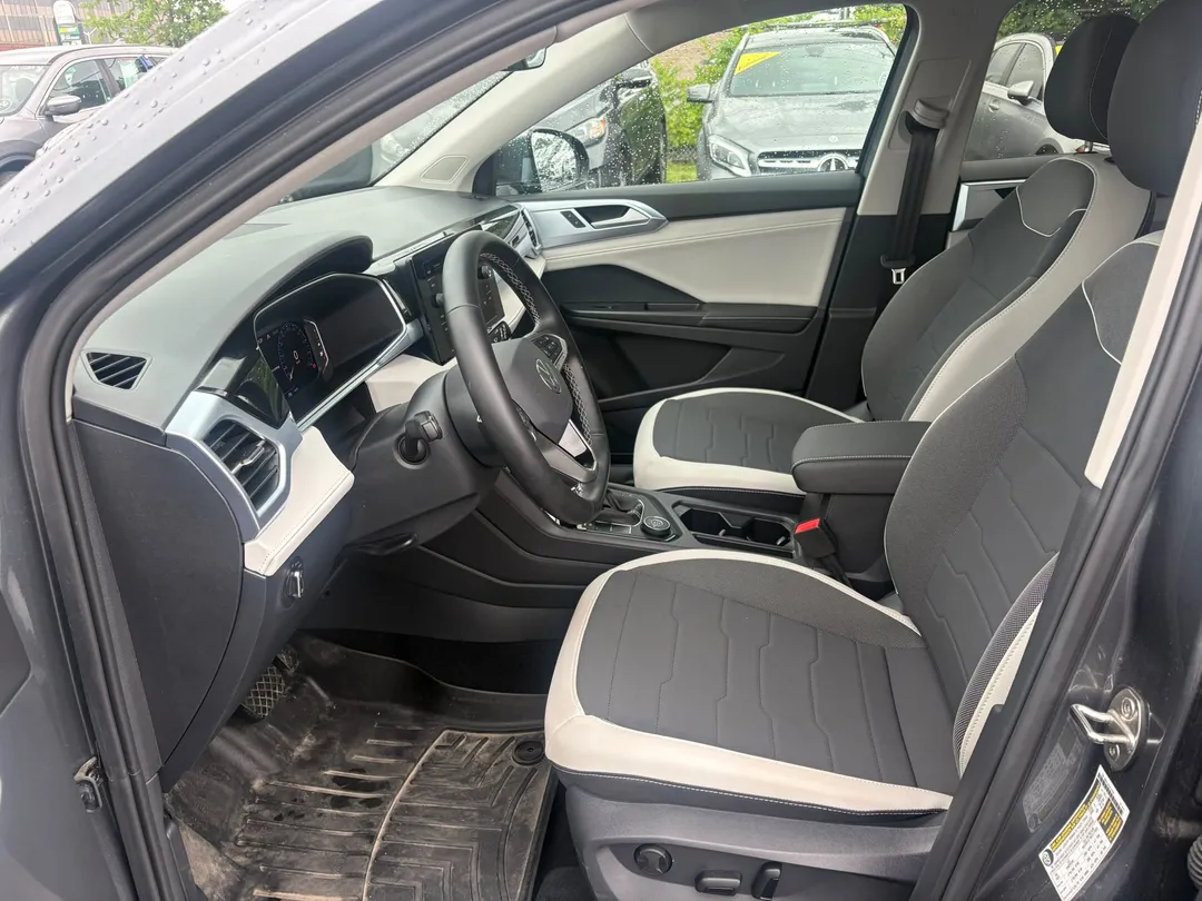 2025 Volkswagen Taos — photo 8