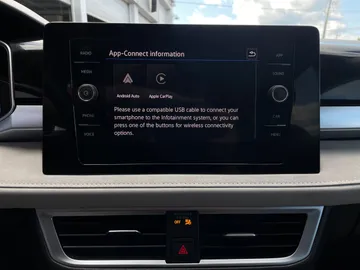 2025 Volkswagen Taos - image 7