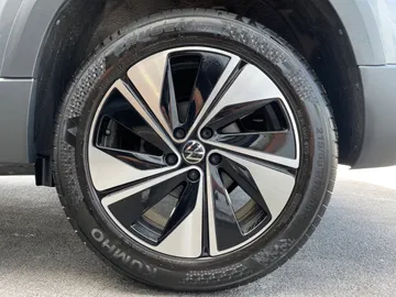 2025 Volkswagen Taos - image 6
