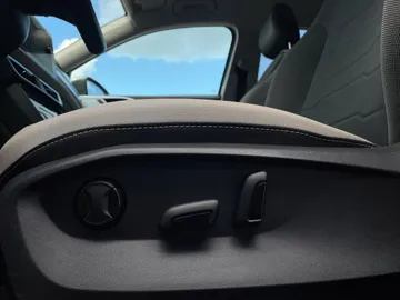 2025 Volkswagen Taos - image 22