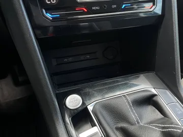 2025 Volkswagen Taos - image 23