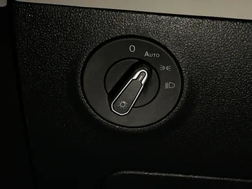 2025 Volkswagen Taos - image 9