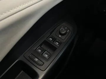 2025 Volkswagen Taos - image 16