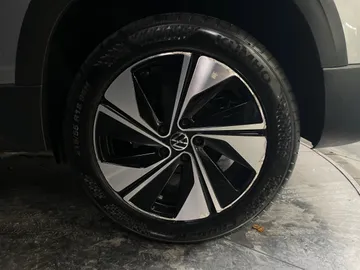 2025 Volkswagen Taos - image 12