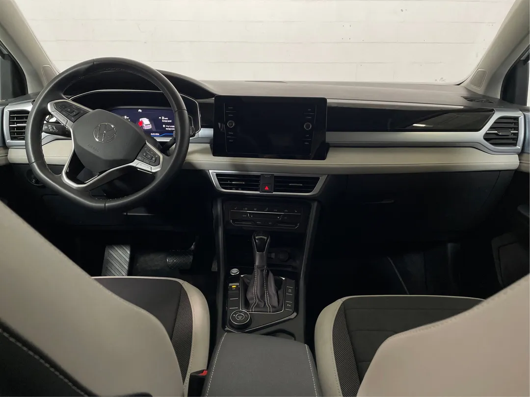 2025 Volkswagen Taos — photo 4