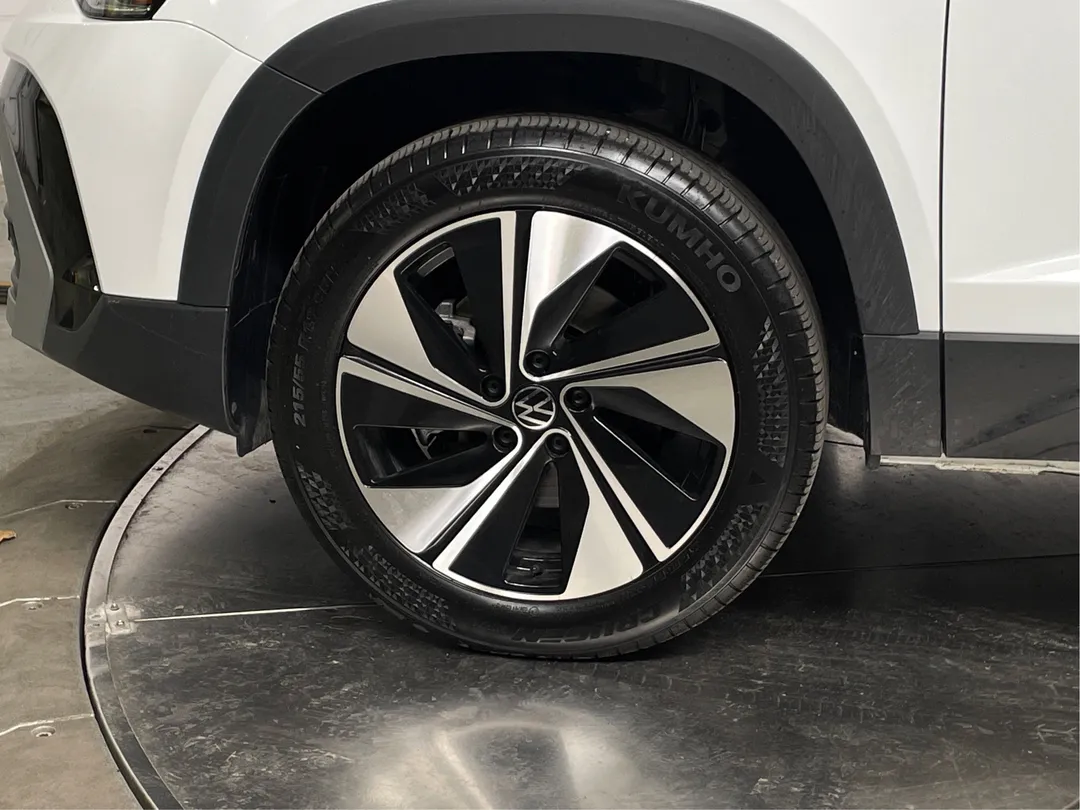 2025 Volkswagen Taos — photo 5