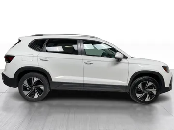 2025 Volkswagen Taos - image 2