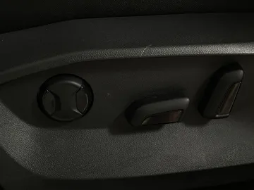 2025 Volkswagen Taos - image 21