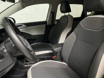 2025 Volkswagen Taos - image 3