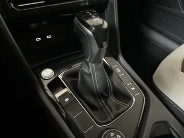 2025 Volkswagen Taos - image 28